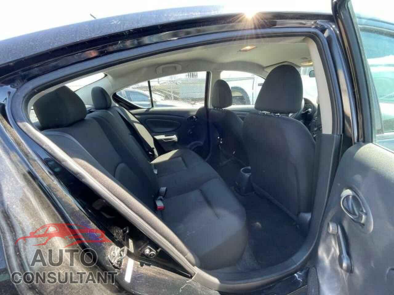 NISSAN VERSA 2018 - 3N1CN7AP1JL875582