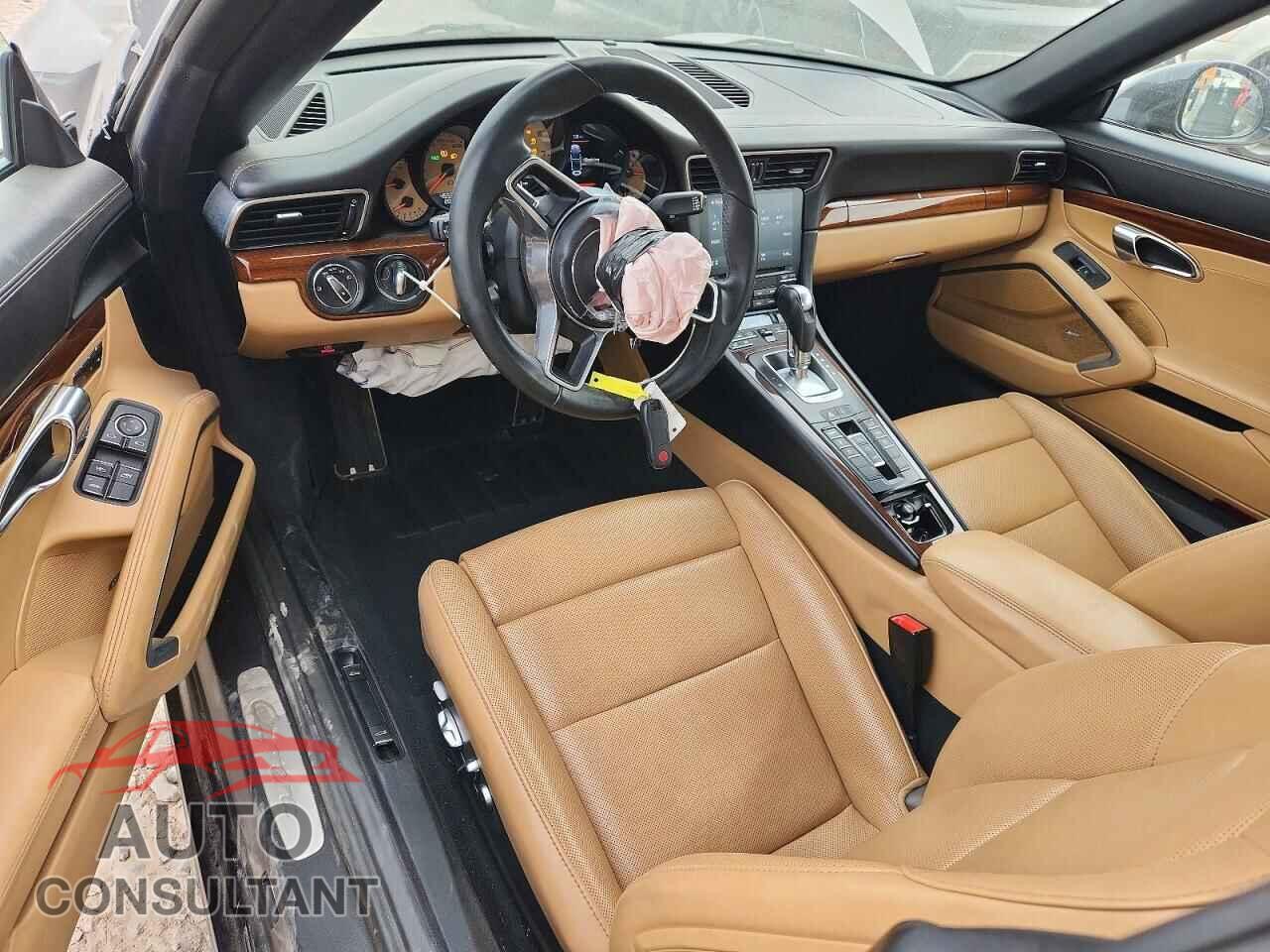 PORSCHE 911 2017 - WP0CA2A94HS141866