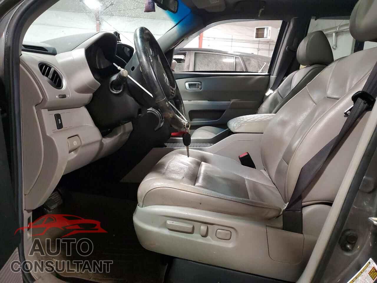HONDA PILOT 2013 - 5FNYF4H50DB006641