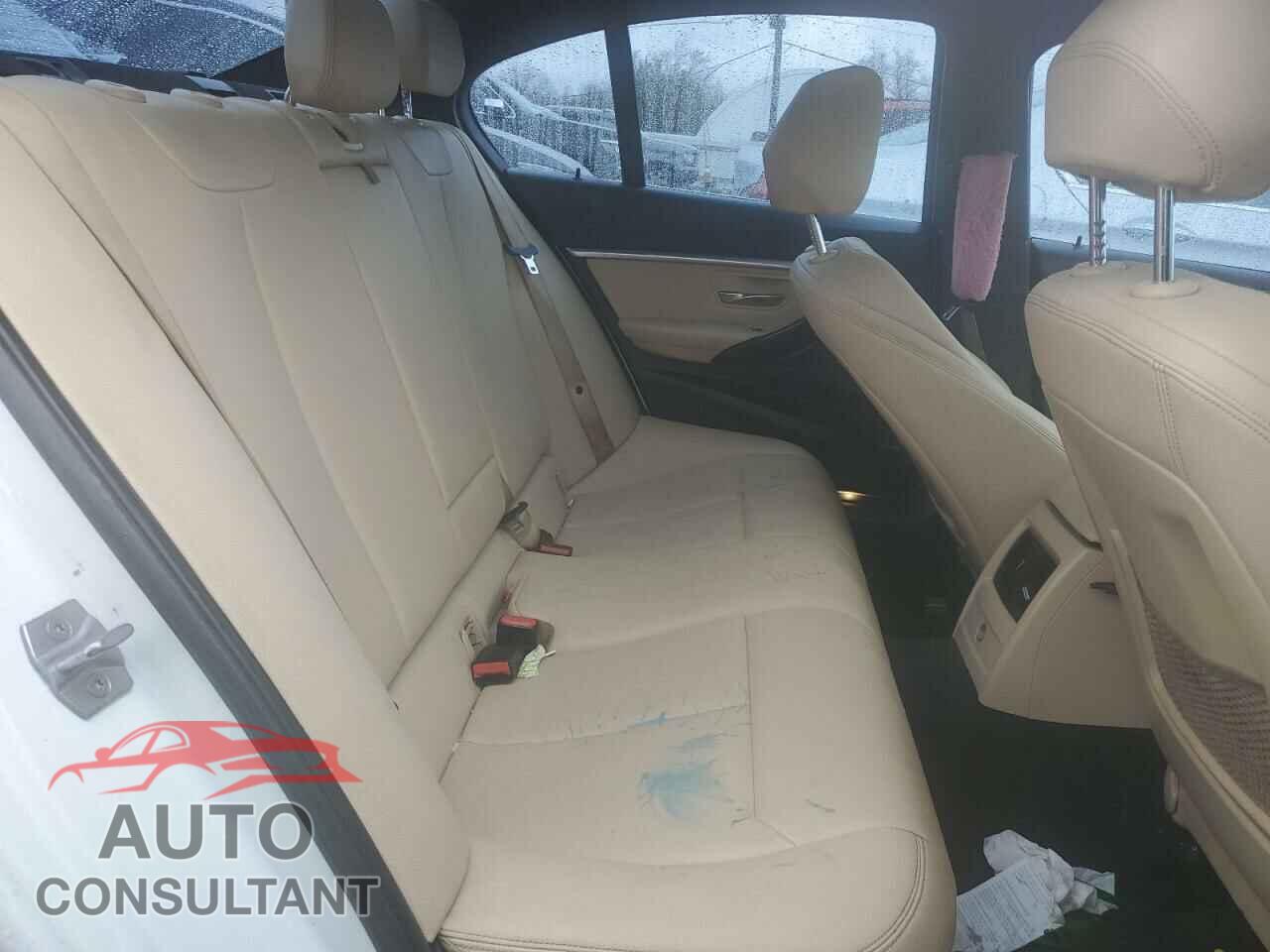 BMW 3 SERIES 2017 - WBA8D9G52HNU60964