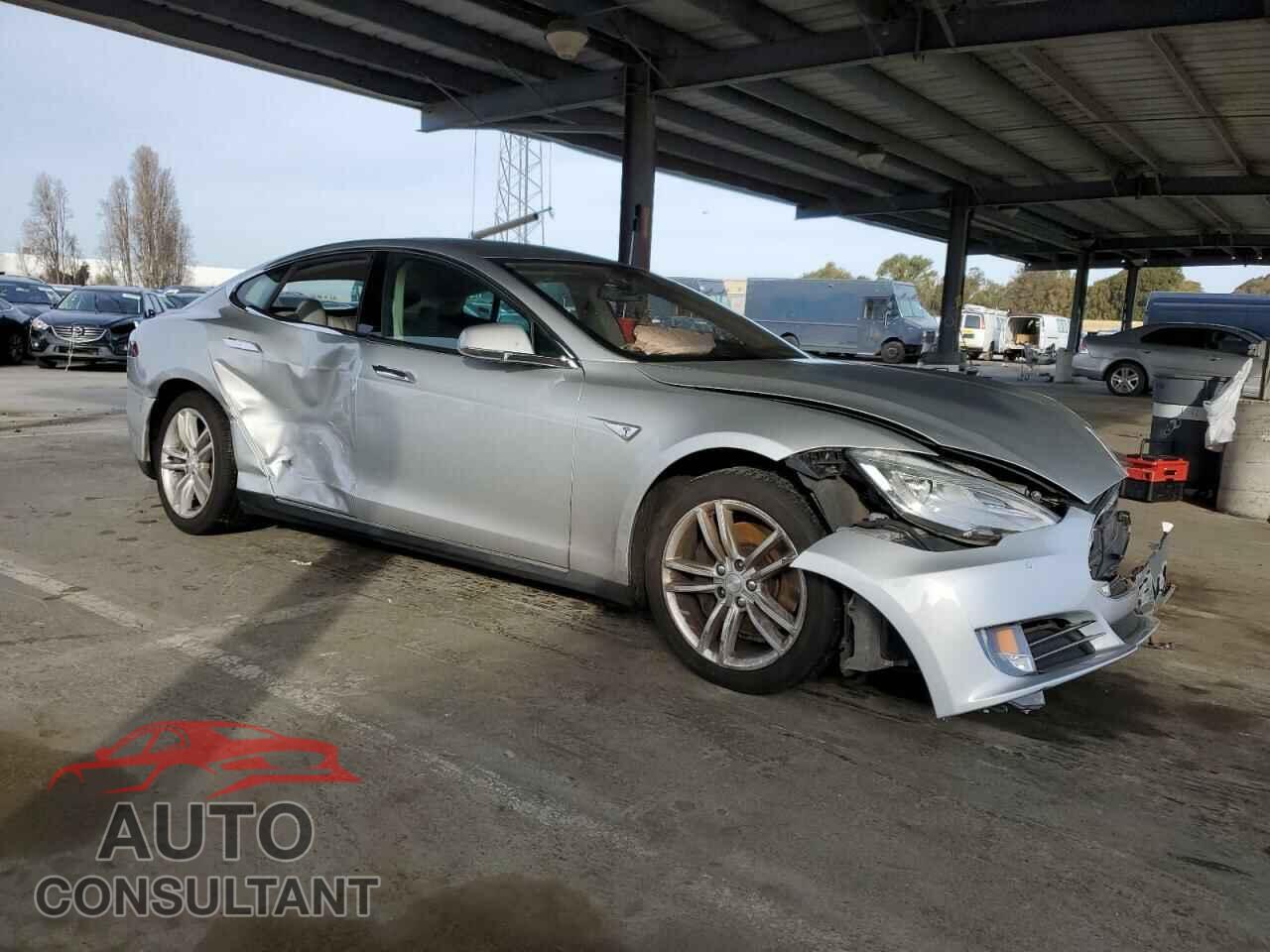 TESLA MODEL S 2013 - 5YJSA1DN8DFP24236