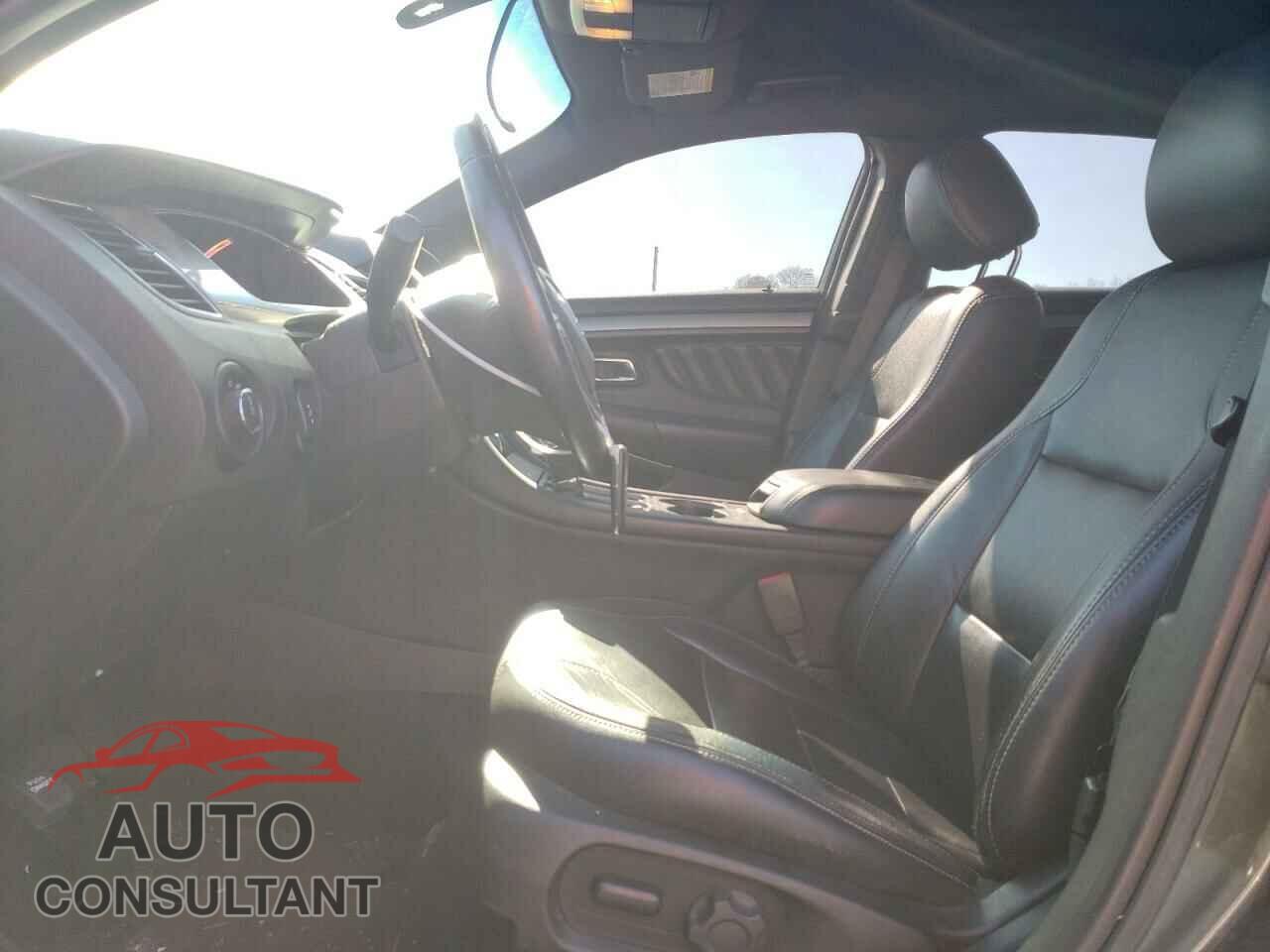 FORD TAURUS 2018 - 1FAHP2E88JG103724