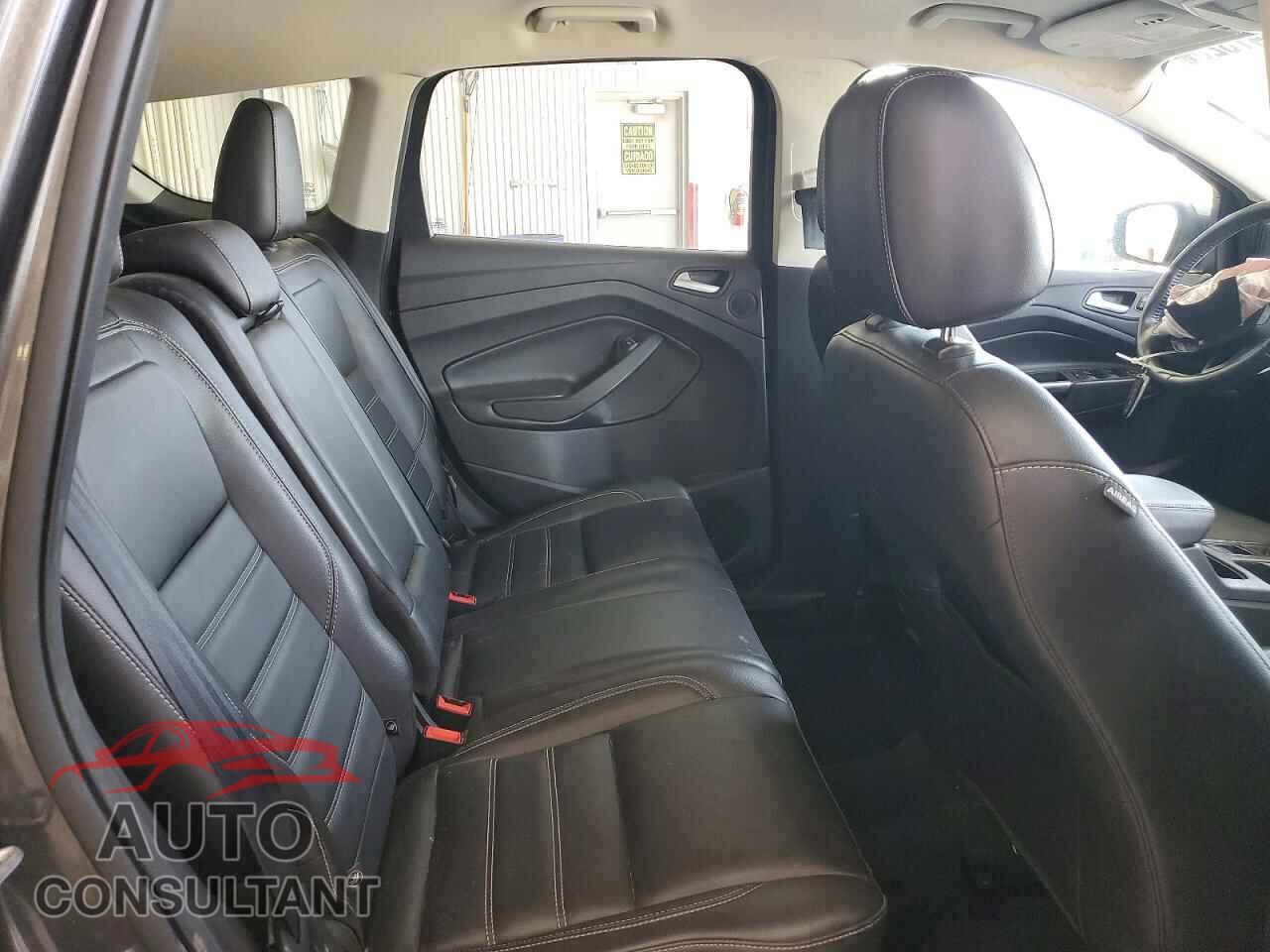 FORD ESCAPE 2017 - 1FMCU9J90HUB50452