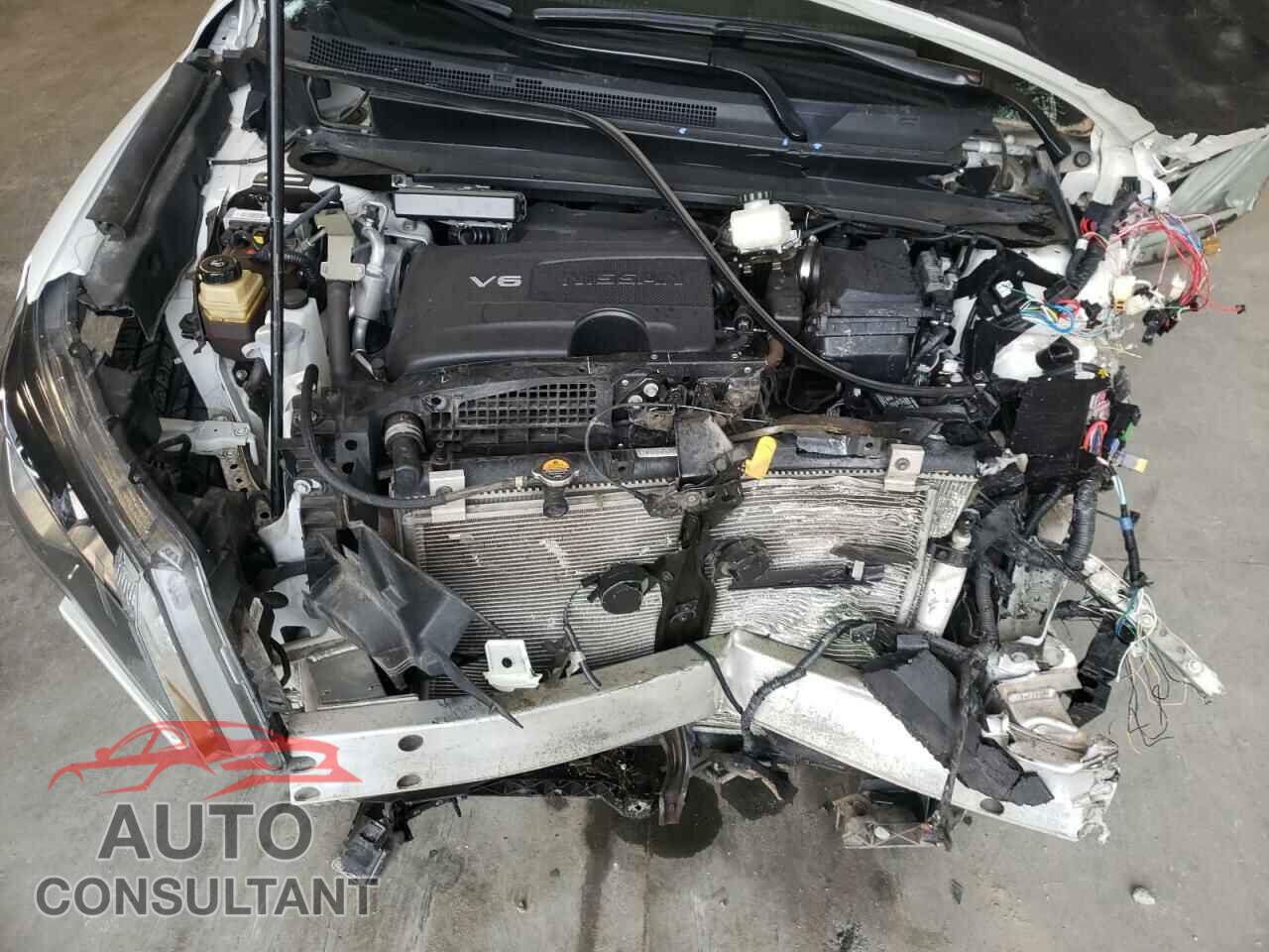 NISSAN PATHFINDER 2020 - 5N1DR2CM2LC584403