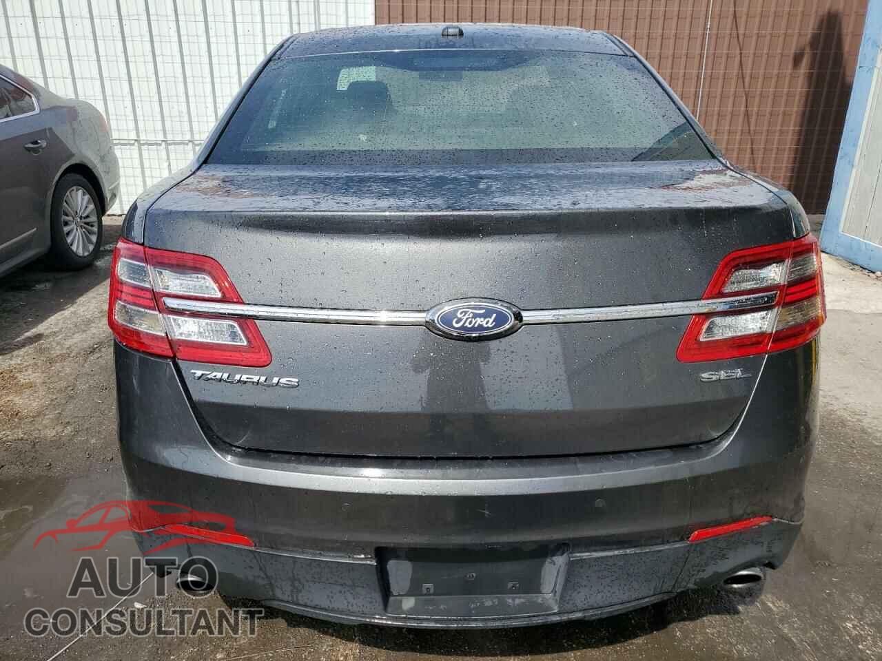 FORD TAURUS 2018 - 1FAHP2E87JG135838