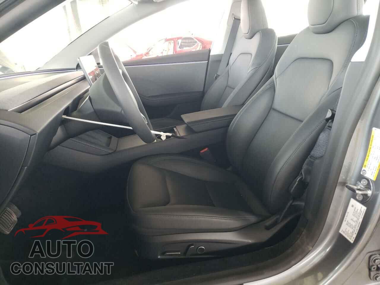 TESLA MODEL 3 2025 - 5YJ3E1EA8SF880617