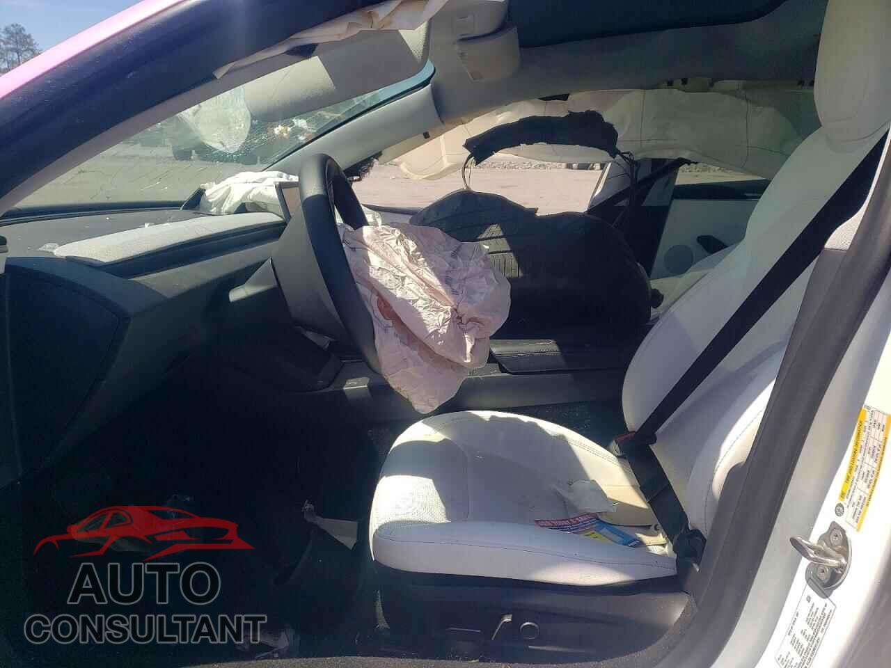 TESLA MODEL 3 2024 - 5YJ3E1EB3RF811031