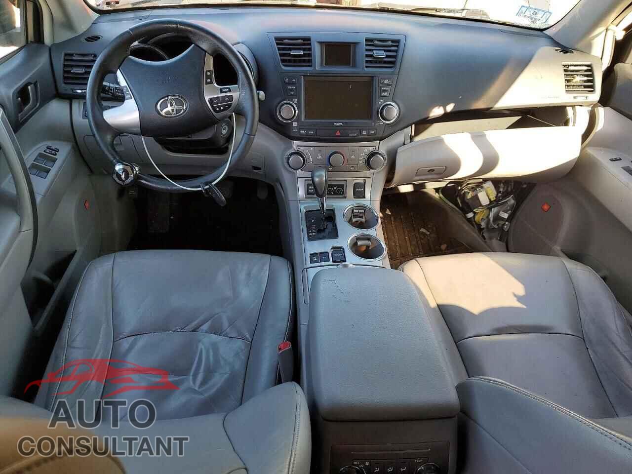 TOYOTA HIGHLANDER 2012 - 5TDBK3EH8CS098618