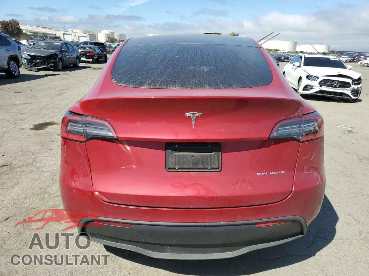 TESLA MODEL Y 2021 - 5YJYGDEE1MF093872