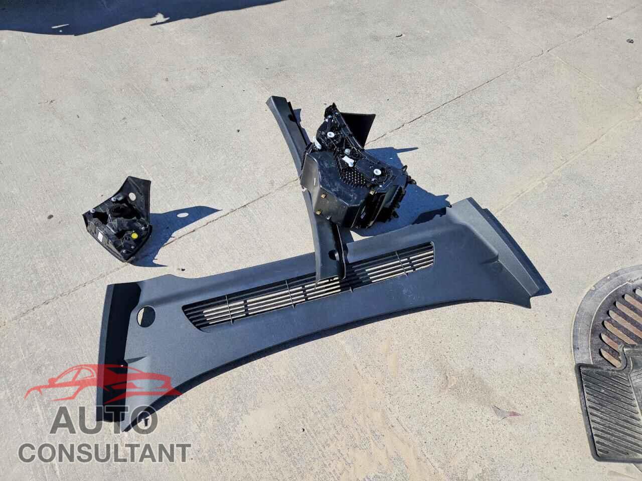 TESLA MODEL Y 2024 - 7SAYGDEDXRF042291