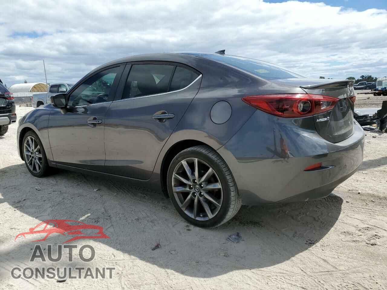 MAZDA 3 2018 - 3MZBN1W35JM243283