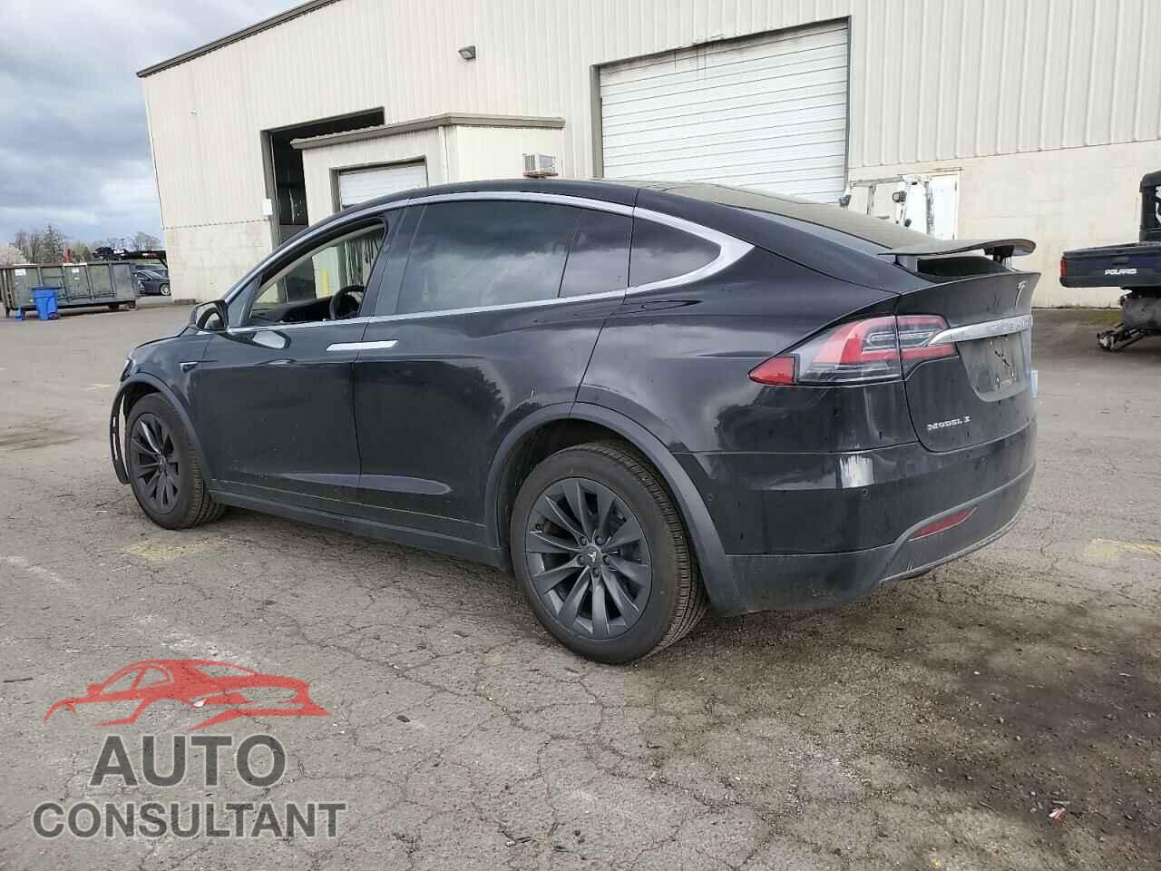 TESLA MODEL X 2018 - 5YJXCAE27JF128373