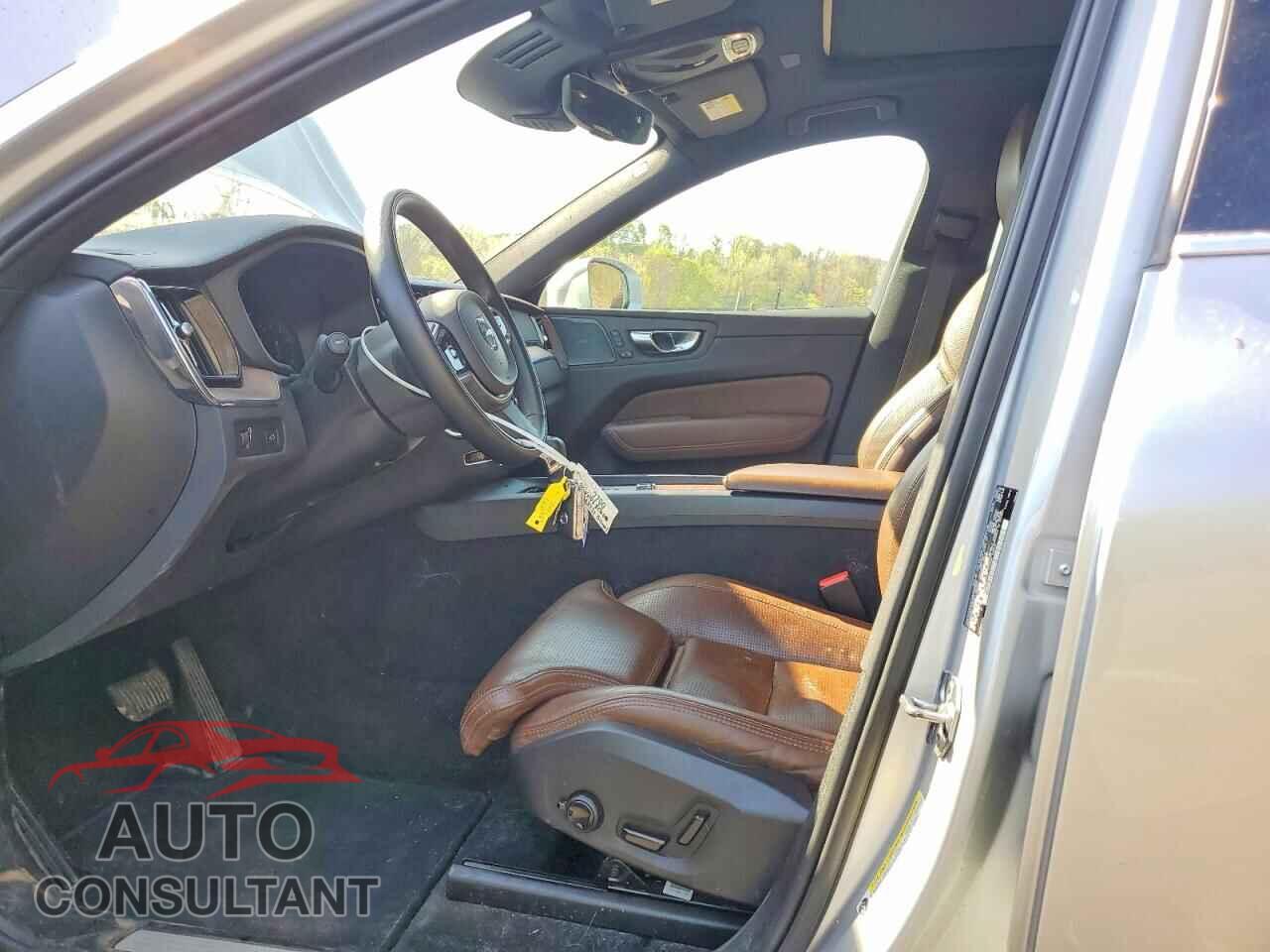 VOLVO XC60 2021 - YV4102RLXM1755098