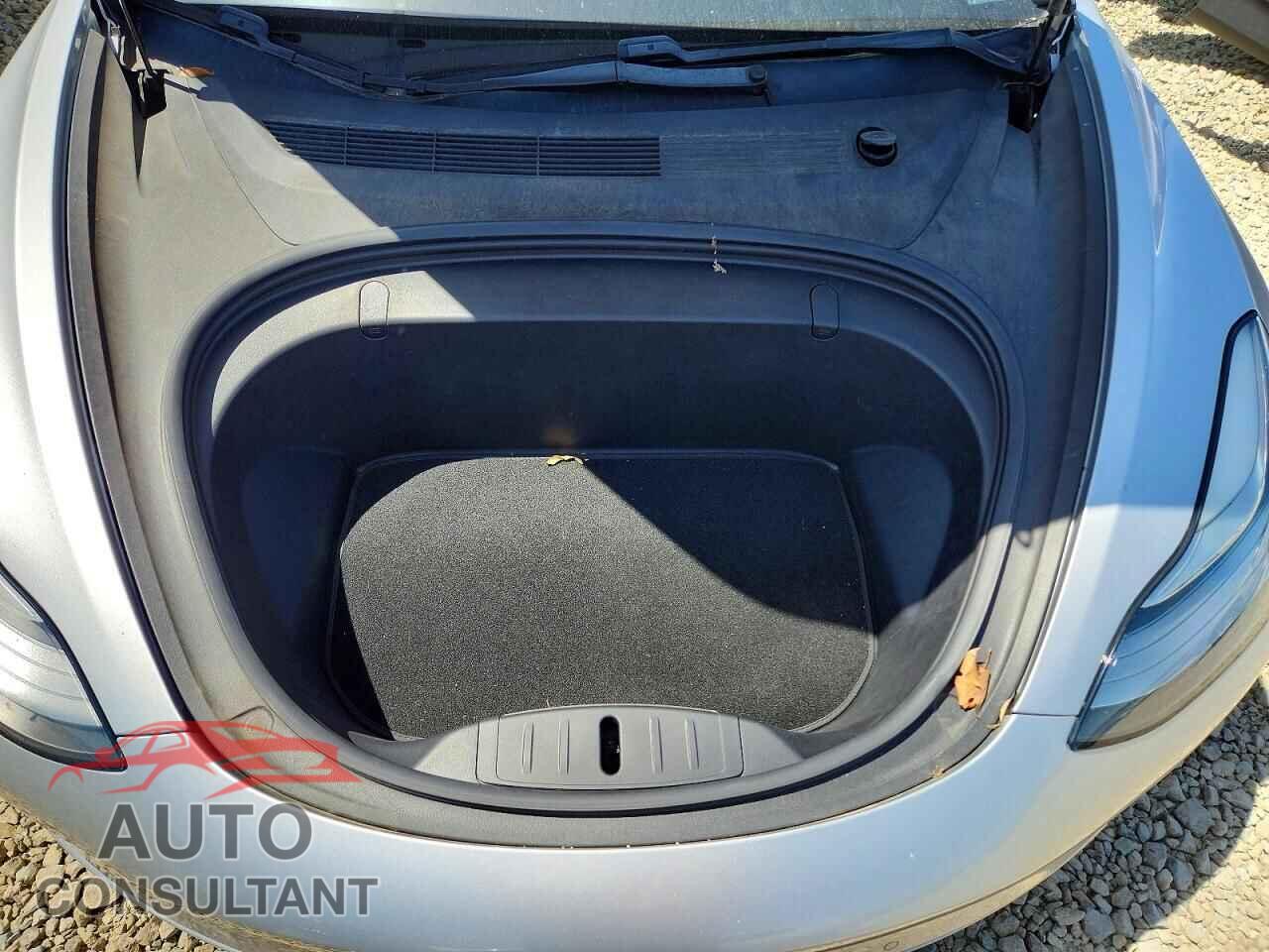TESLA MODEL 3 2018 - 5YJ3E1EB0JF093359