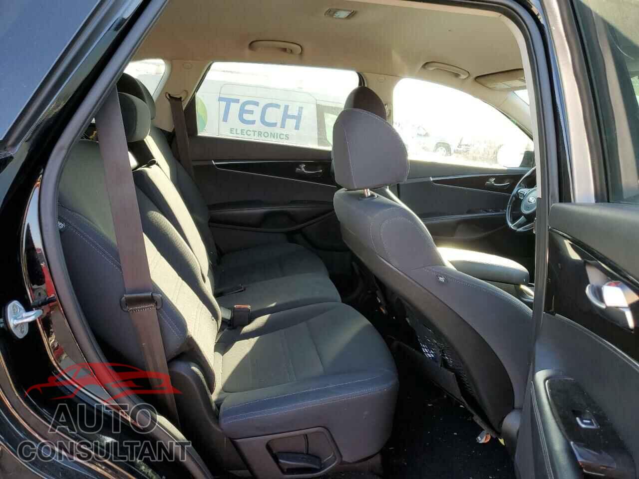 KIA SORENTO 2018 - 5XYPG4A38JG422958