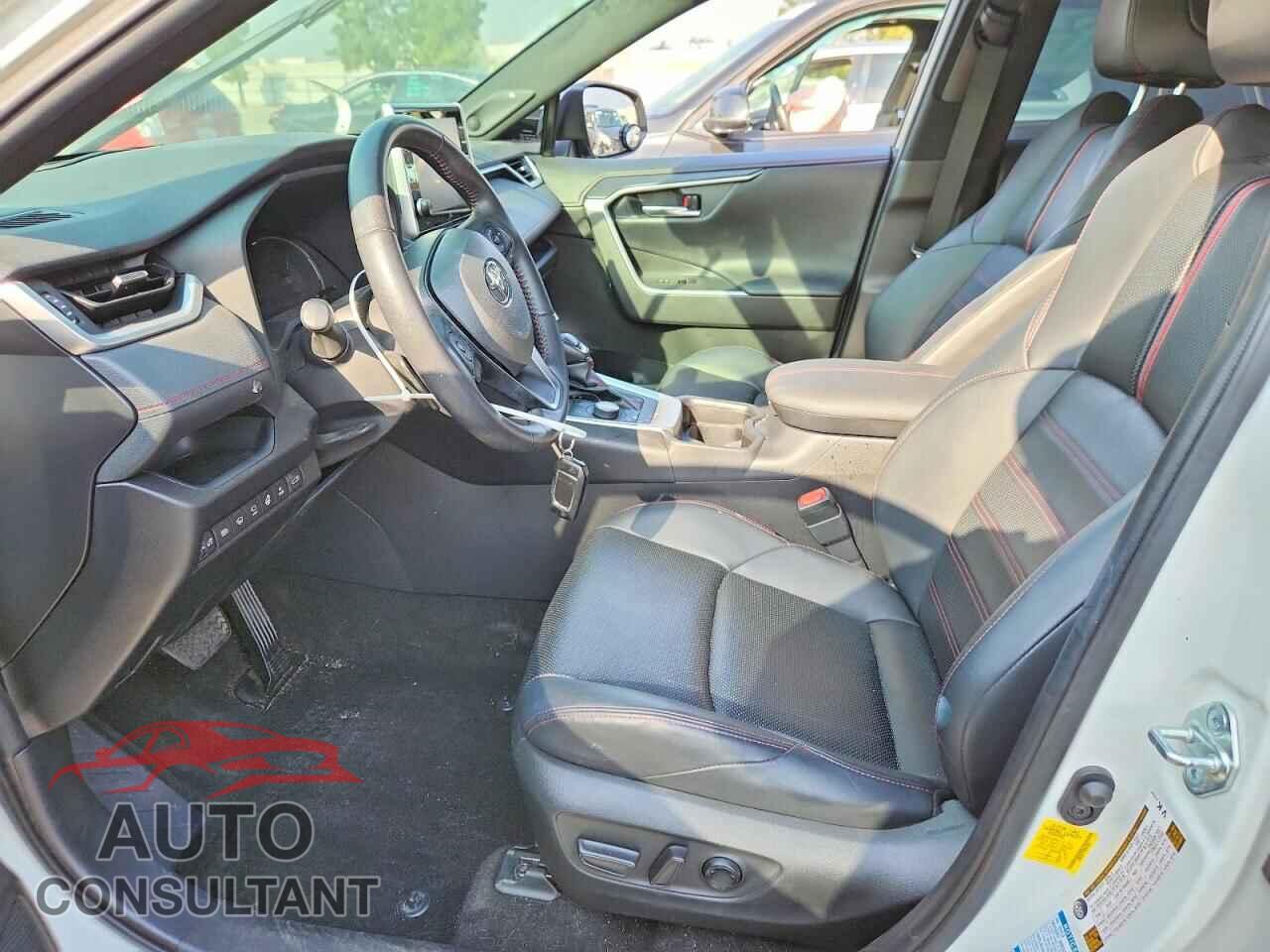 TOYOTA RAV4 2021 - JTMFB3FV7MD012332