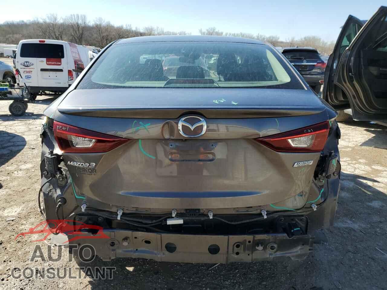 MAZDA 3 2018 - 3MZBN1V34JM196880
