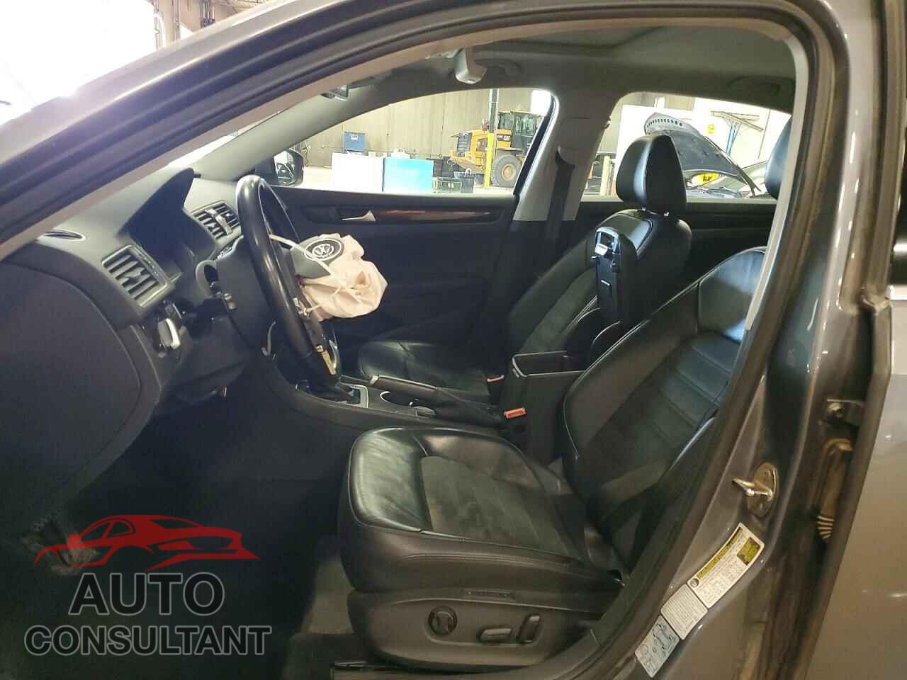 VOLKSWAGEN PASSAT 2015 - 1VWCV7A34FC100512