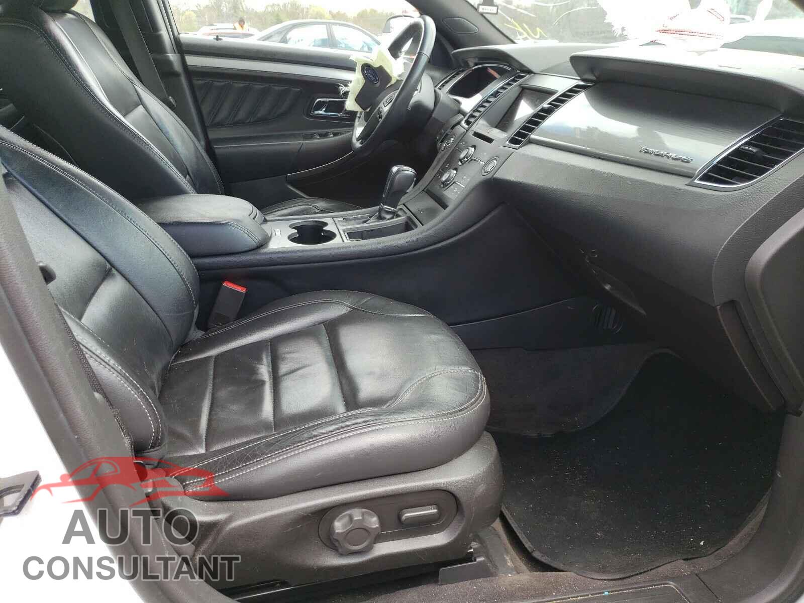 FORD TAURUS 2018 - 1FAHP2E85JG112221