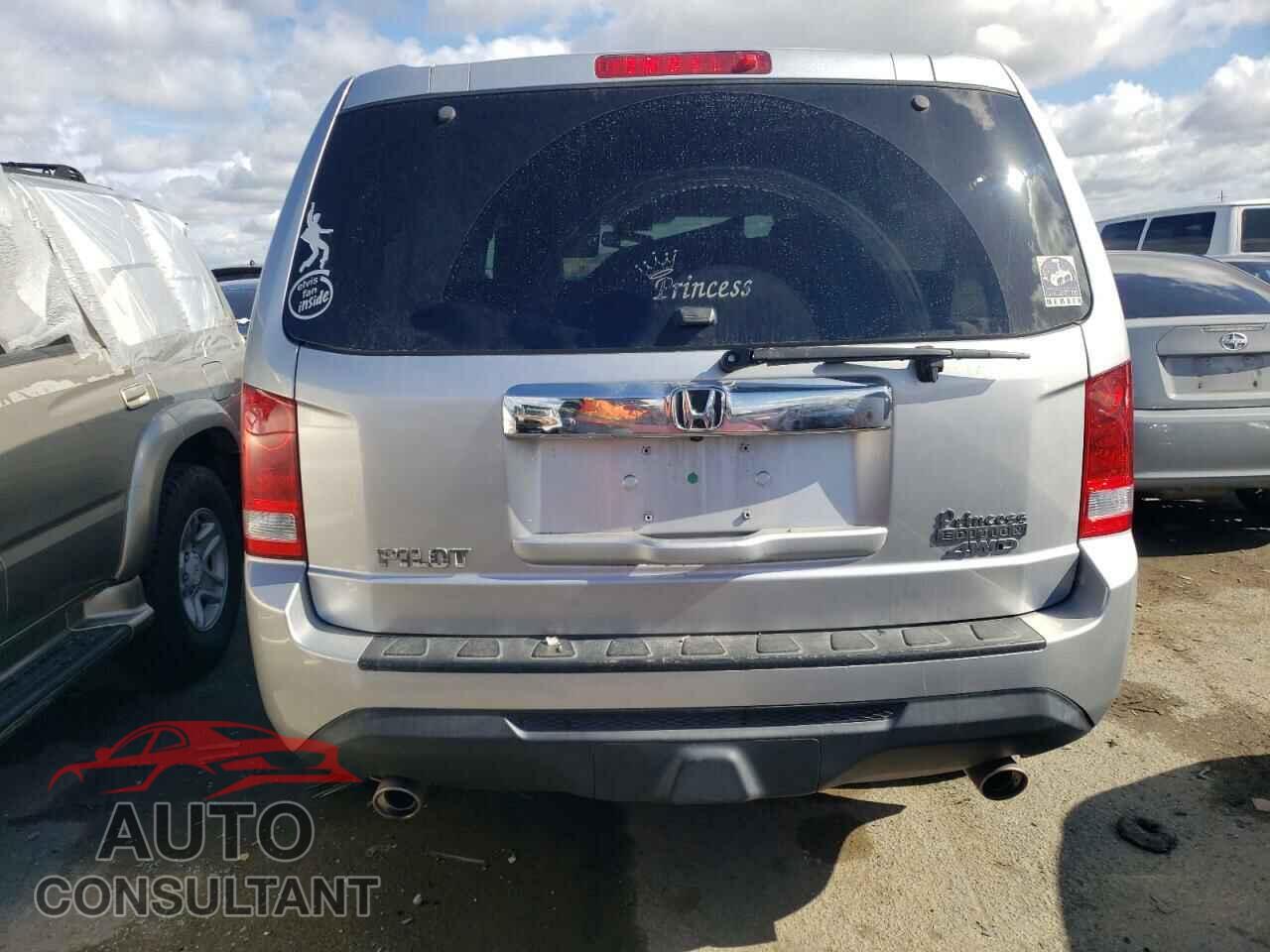 HONDA PILOT 2015 - 5FNYF4H51FB048609