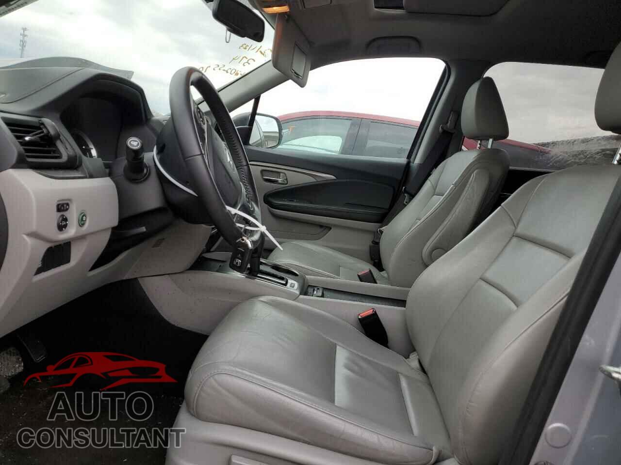 HONDA PILOT 2018 - 5FNYF5H71JB025590