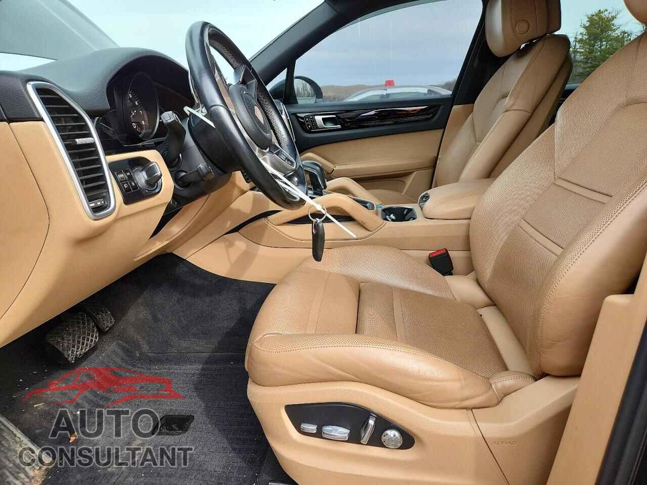 PORSCHE CAYENNE 2019 - WP1AA2AY9KDA17570