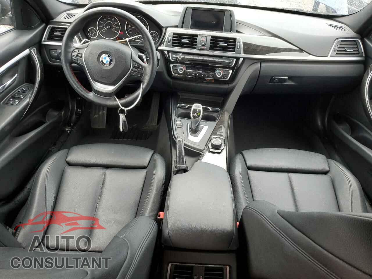 BMW 3 SERIES 2018 - WBA8B9C50JEE83356