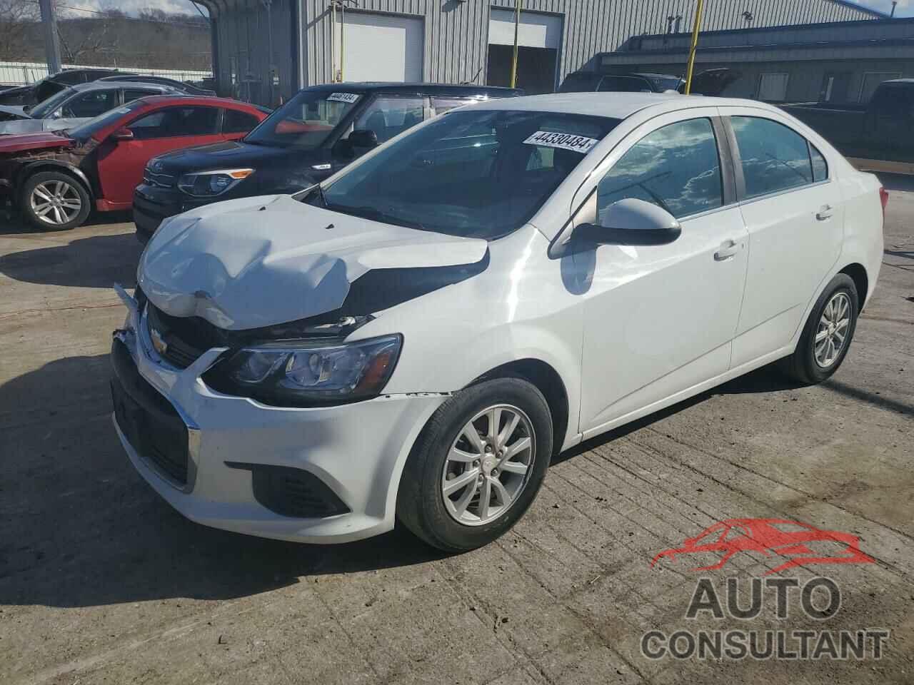 CHEVROLET SONIC 2018 - 1G1JD5SH9J4109682