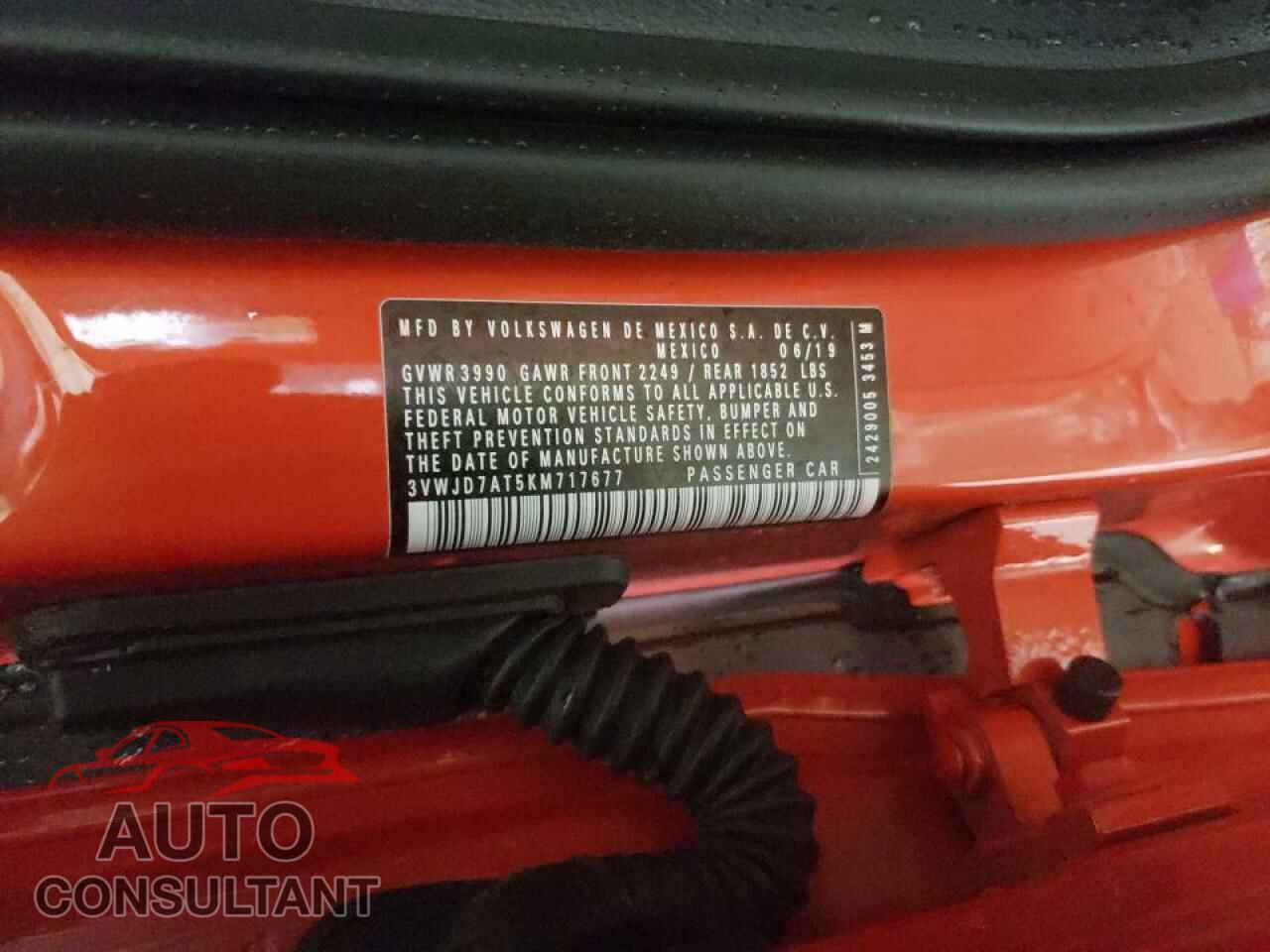 VOLKSWAGEN BEETLE 2019 - 3VWJD7AT5KM717677