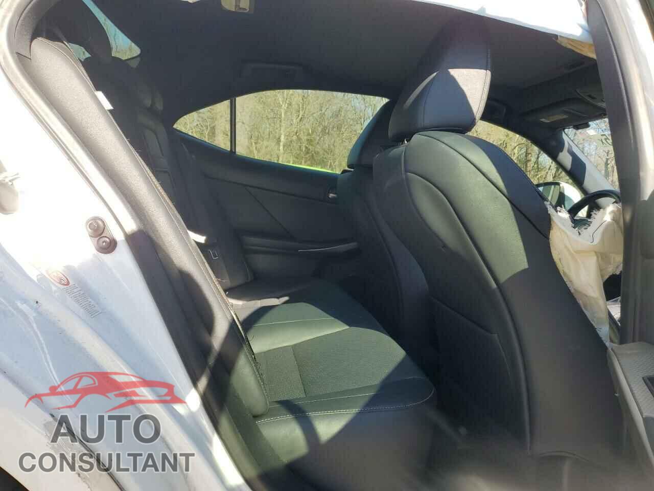 LEXUS IS 2017 - JTHBA1D23H5049245