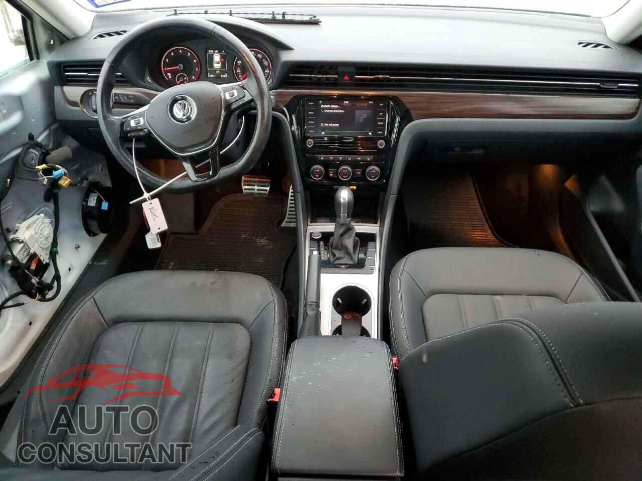 VOLKSWAGEN PASSAT 2020 - 1VWCA7A37LC005093
