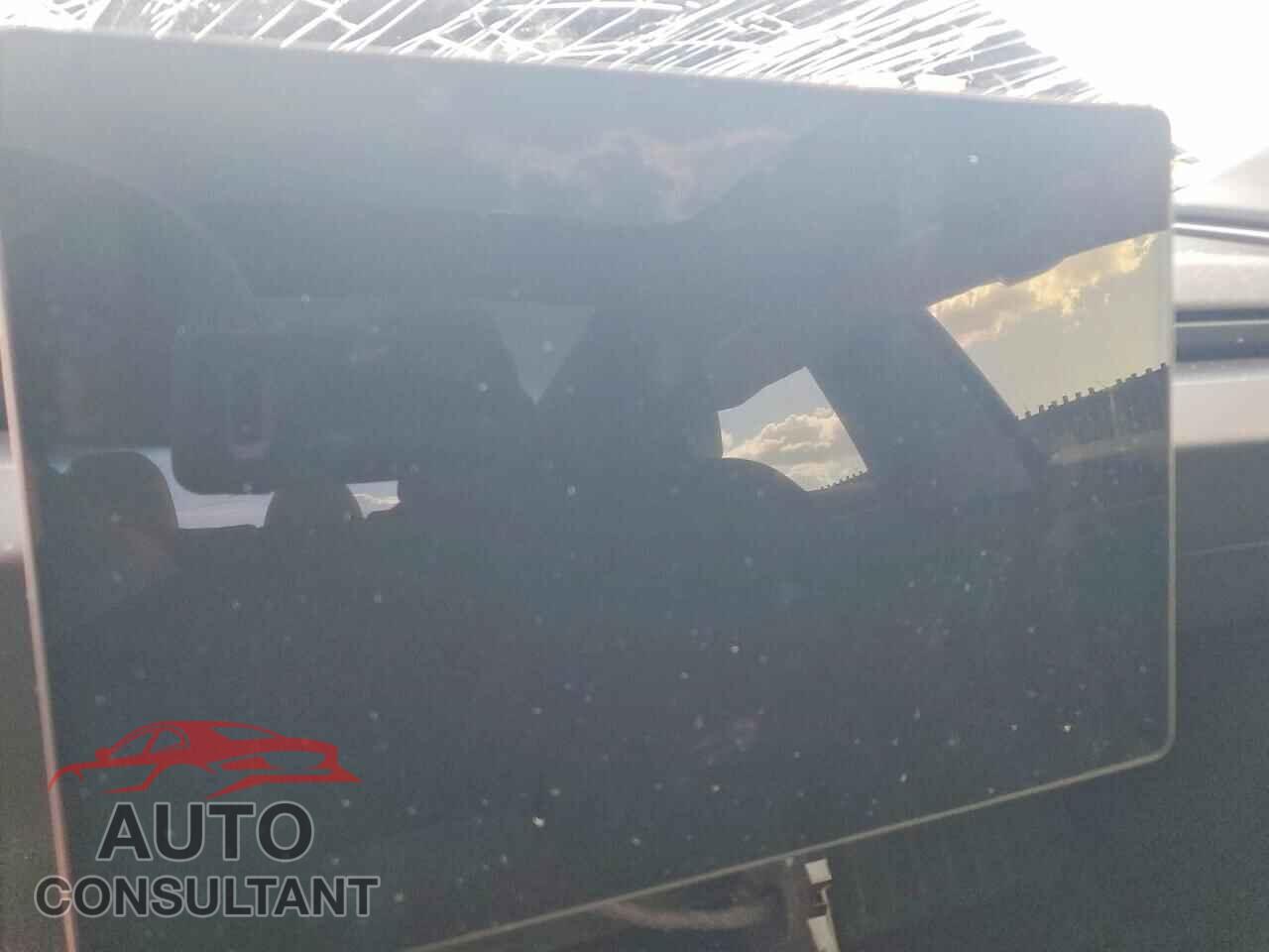 TESLA MODEL 3 2025 - 5YJ3E1EA5SF972588