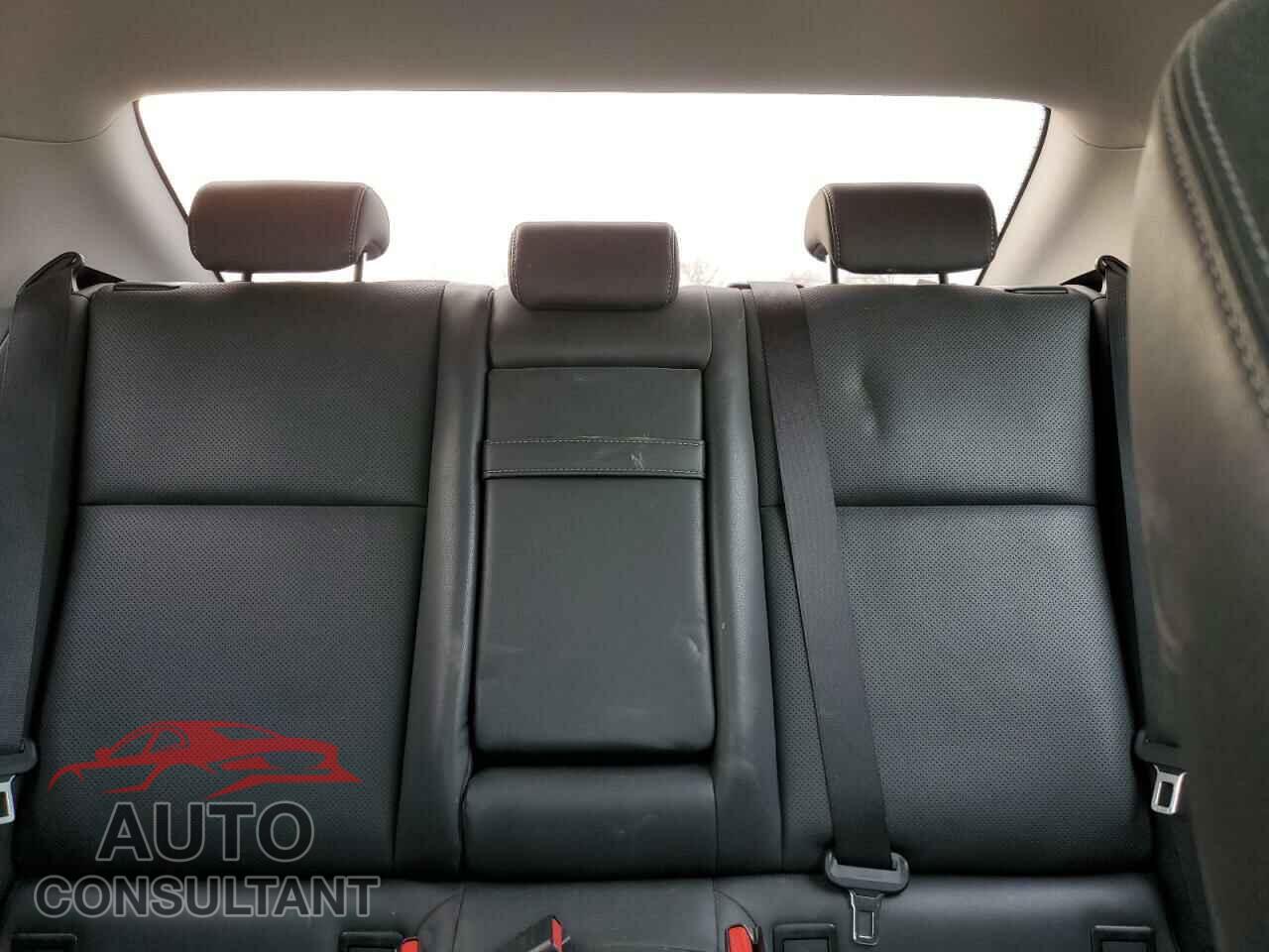 LEXUS IS 2016 - JTHBA1D20G5019103