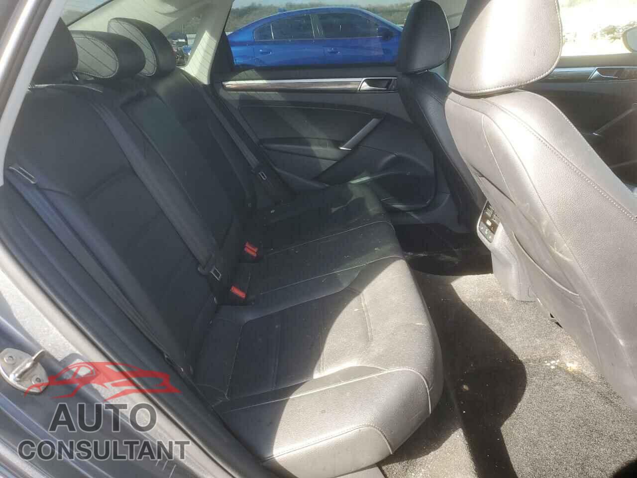VOLKSWAGEN PASSAT 2017 - 1VWGT7A31HC066314