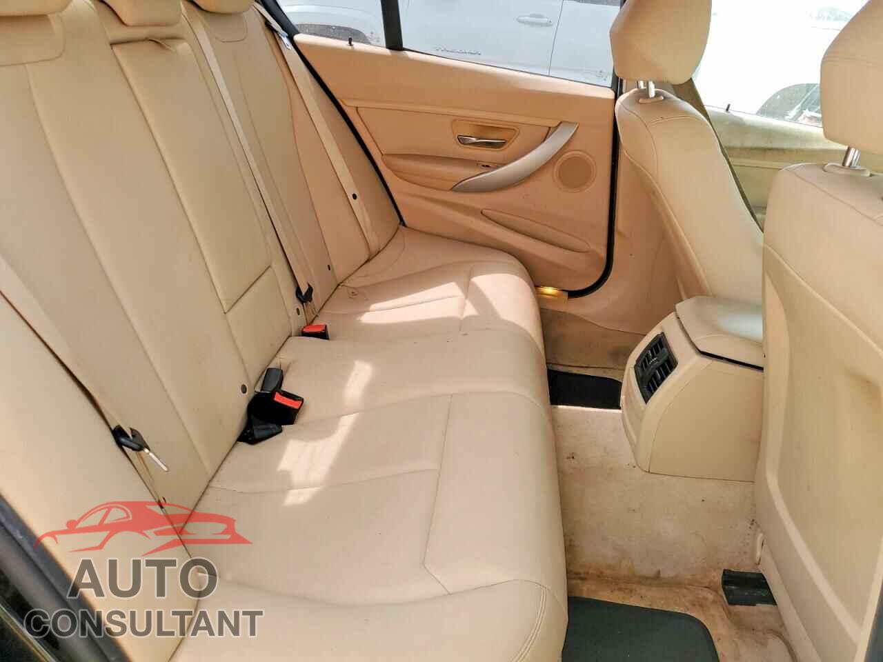 BMW 3 SERIES 2014 - WBA3B1C50EK132575