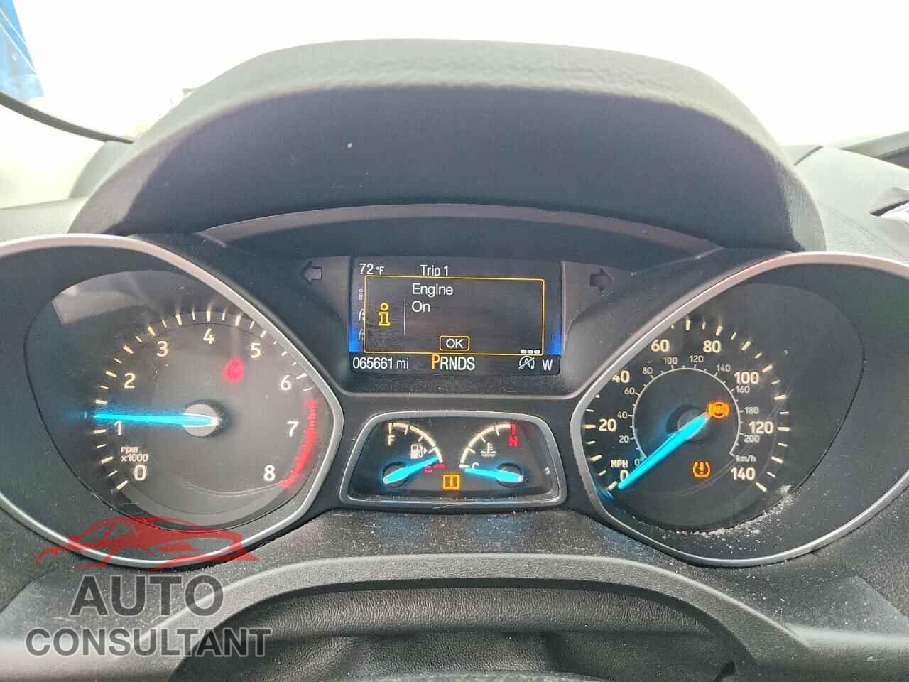 FORD ESCAPE 2017 - 1FMCU0GD1HUC65598