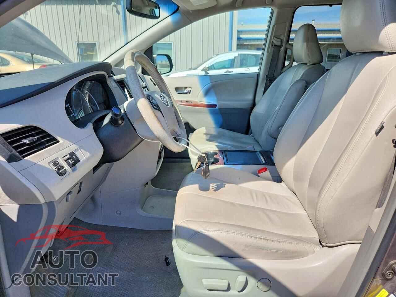 TOYOTA SIENNA 2012 - 5TDYK3DC2CS258427