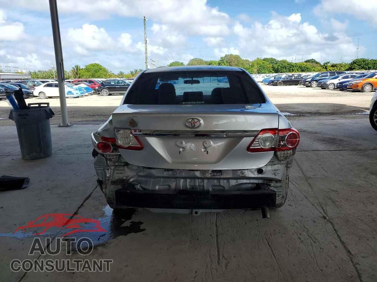 TOYOTA COROLLA 2013 - 2T1BU4EE7DC016927
