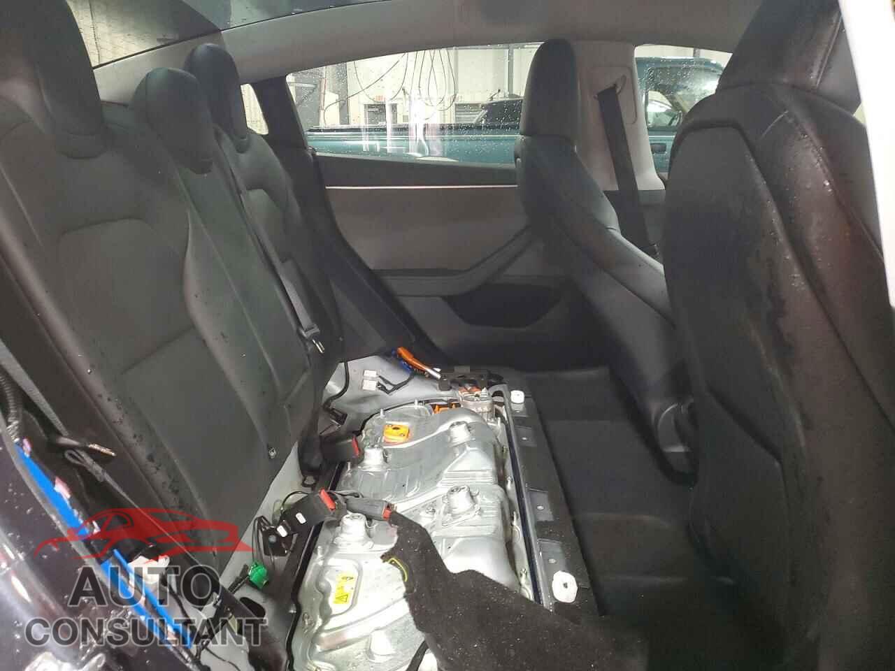 TESLA MODEL 3 2024 - 5YJ3E1EA4RF822885
