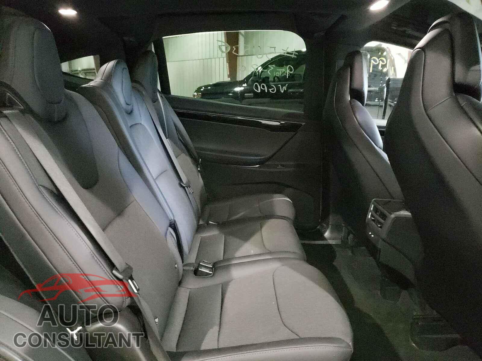 TESLA MODEL X 2018 - 5YJXCDE27JF113518