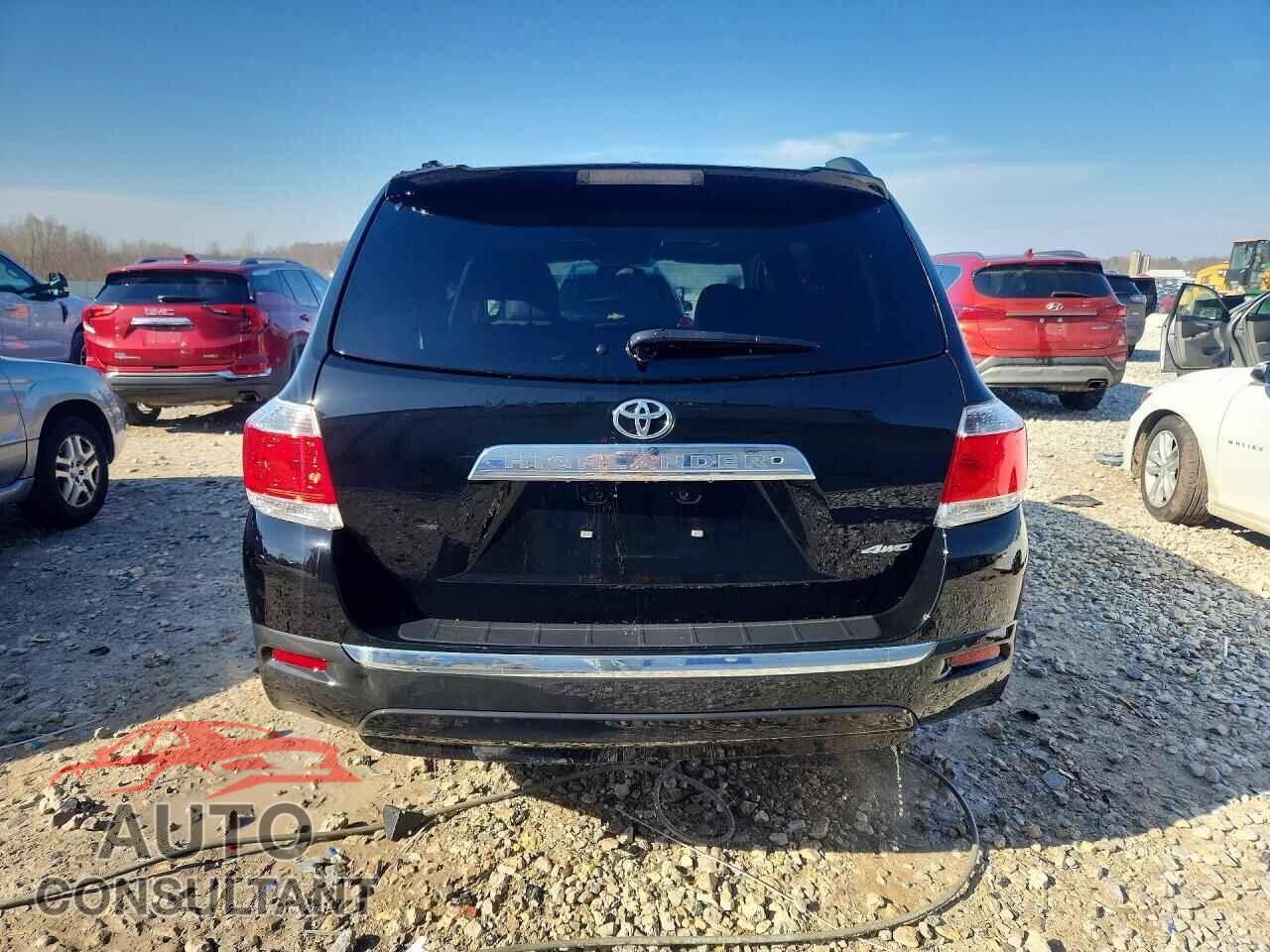 TOYOTA HIGHLANDER 2013 - 5TDBK3EH8DS241813