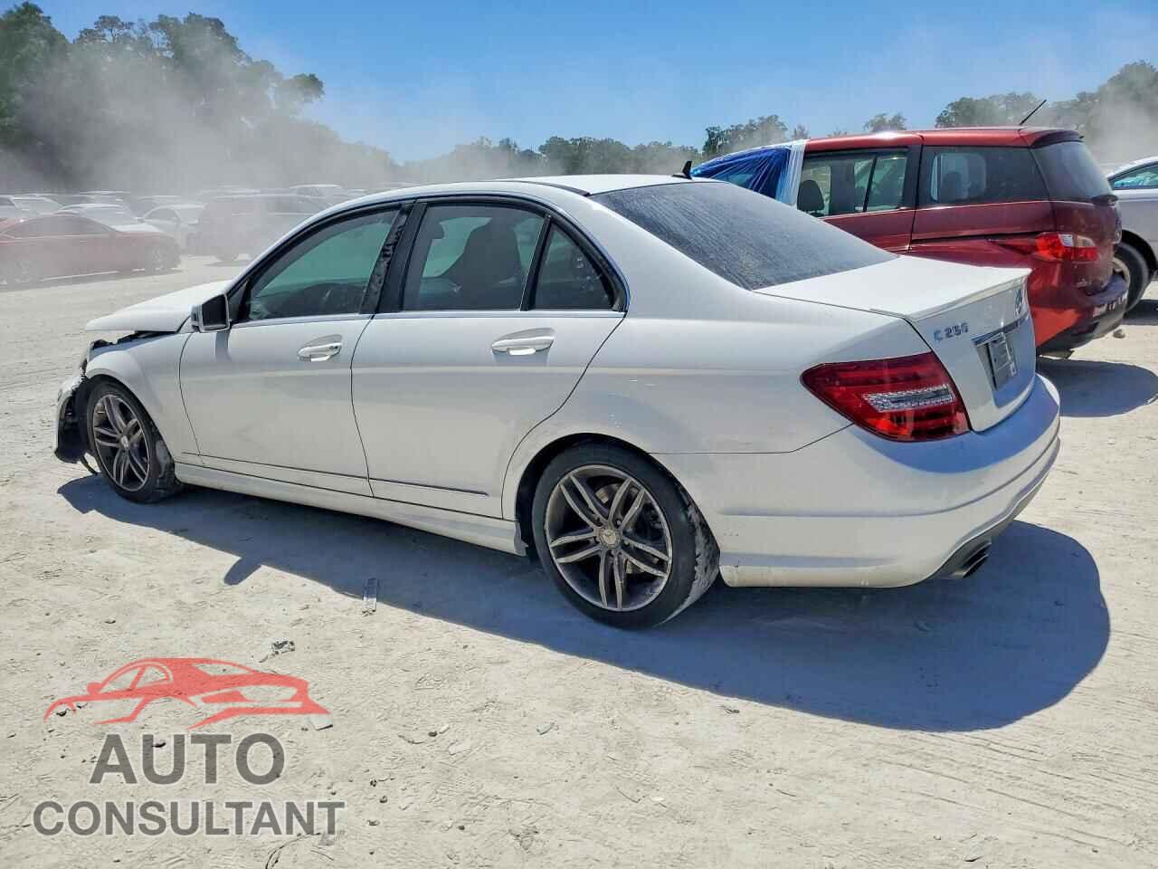 MERCEDES-BENZ C-CLASS 2013 - WDDGF4HB8DA777090