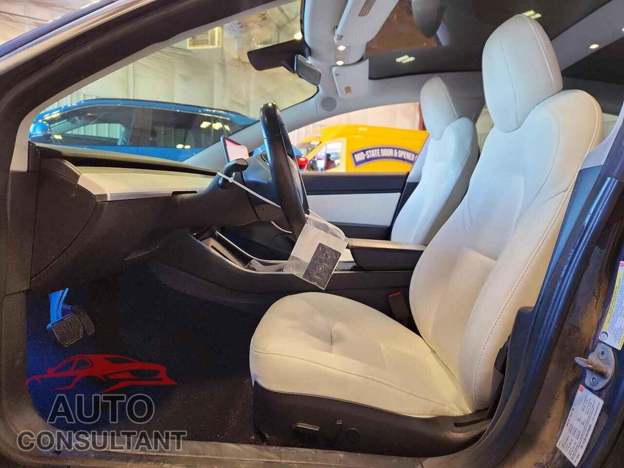 TESLA MODEL 3 2018 - 5YJ3E1EB6JF085606