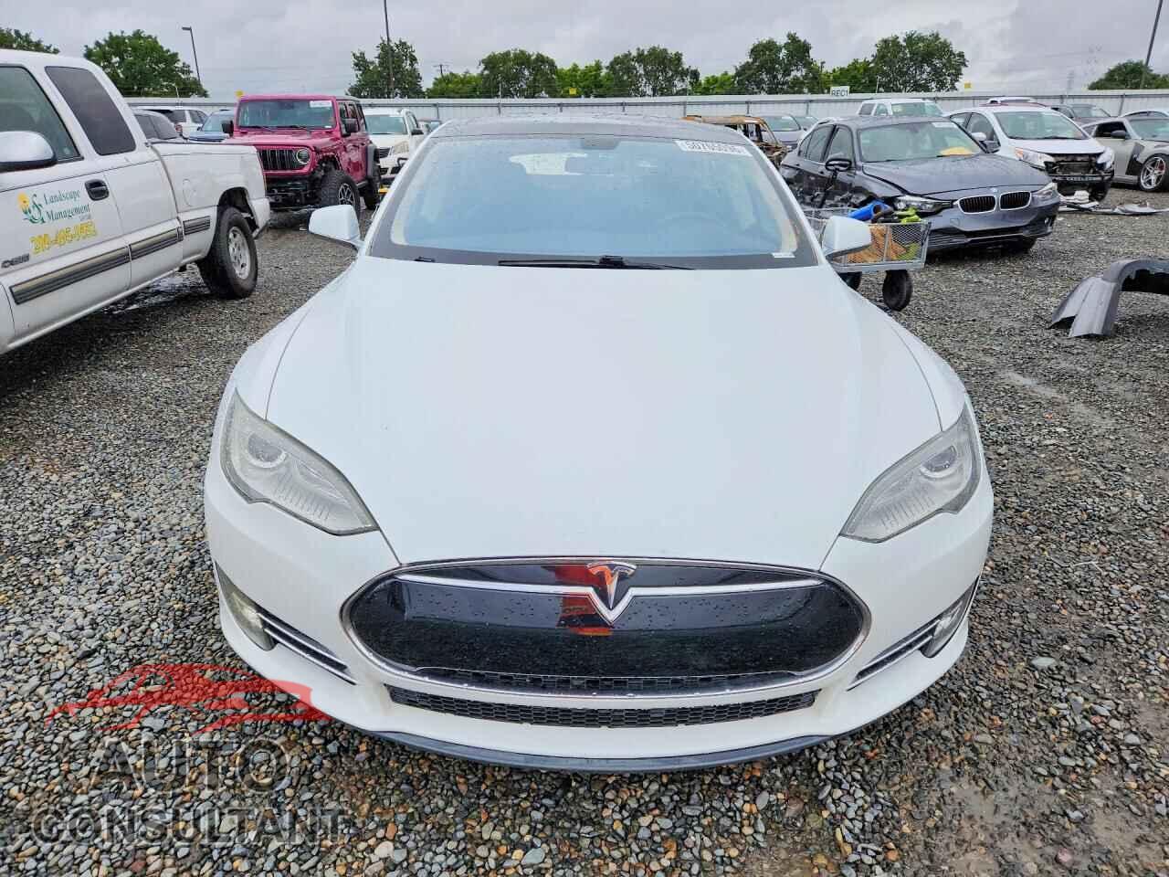 TESLA MODEL S 2013 - 5YJSA1CP6DFP05722