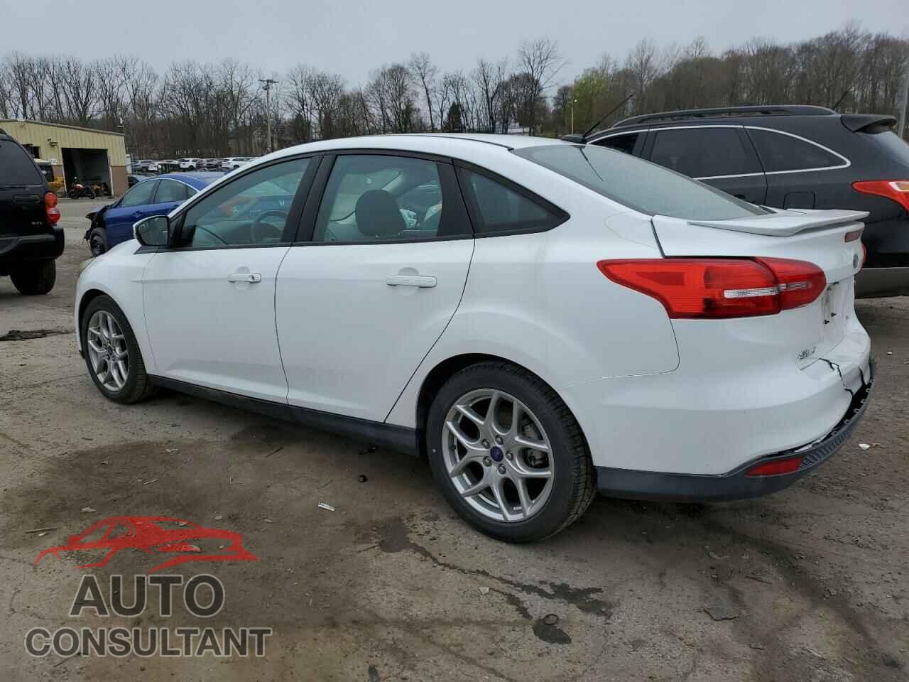 FORD FOCUS 2015 - 1FADP3F27FL269424