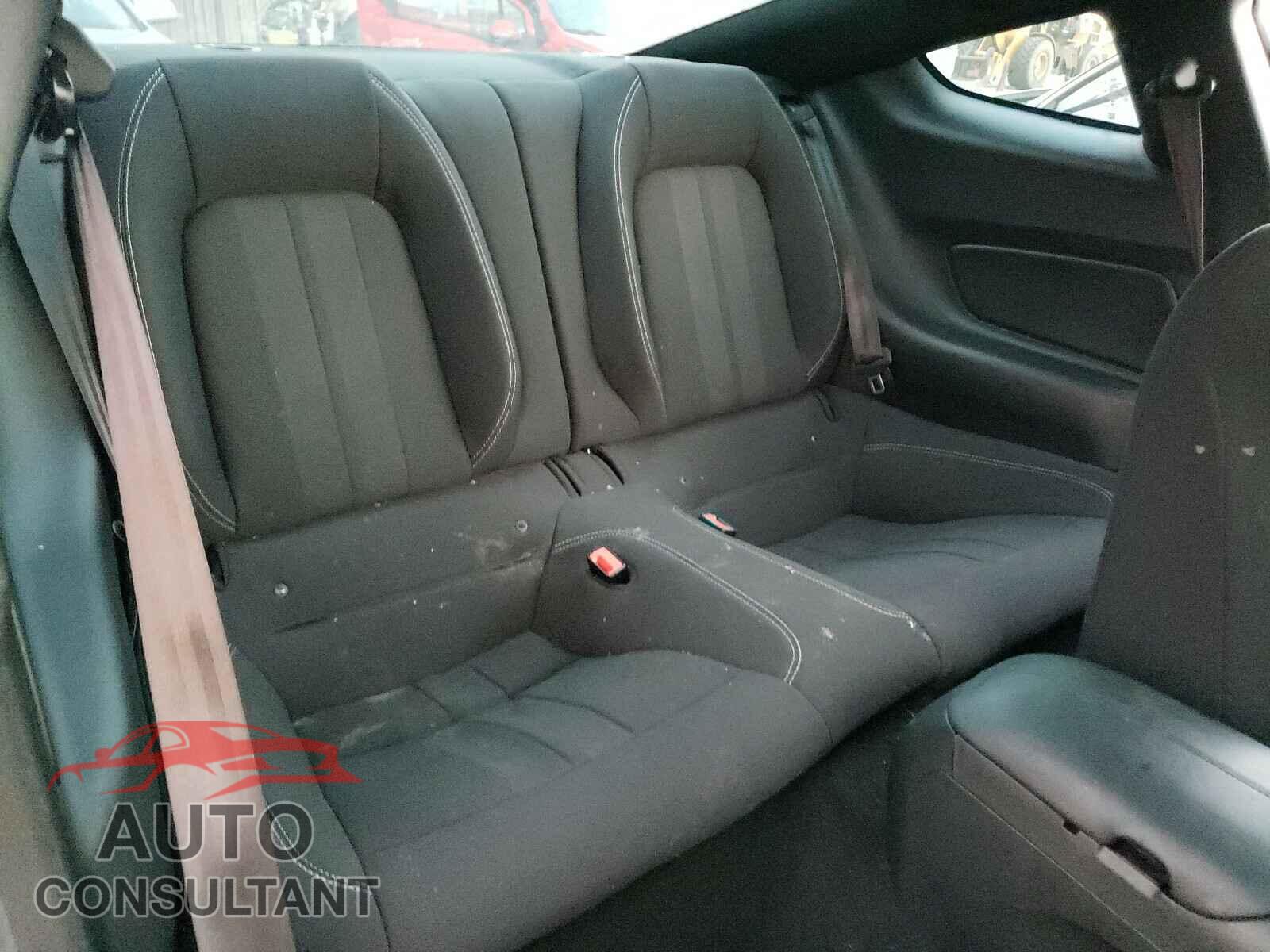 FORD MUSTANG 2019 - 1FA6P8TH2K5203893
