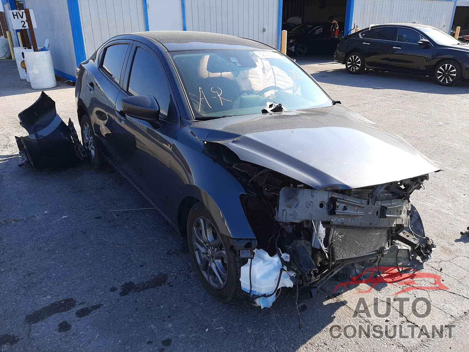 TOYOTA YARIS 2017 - 3MYDLBYV6HY149262