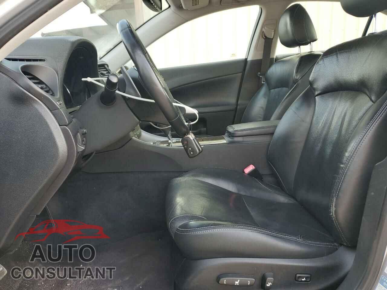 LEXUS IS 2011 - JTHBF5C20B5137543