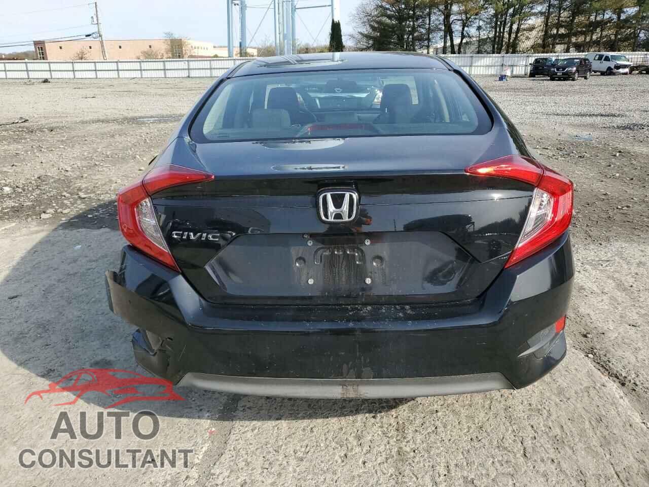 HONDA CIVIC 2018 - 2HGFC2F55JH558246