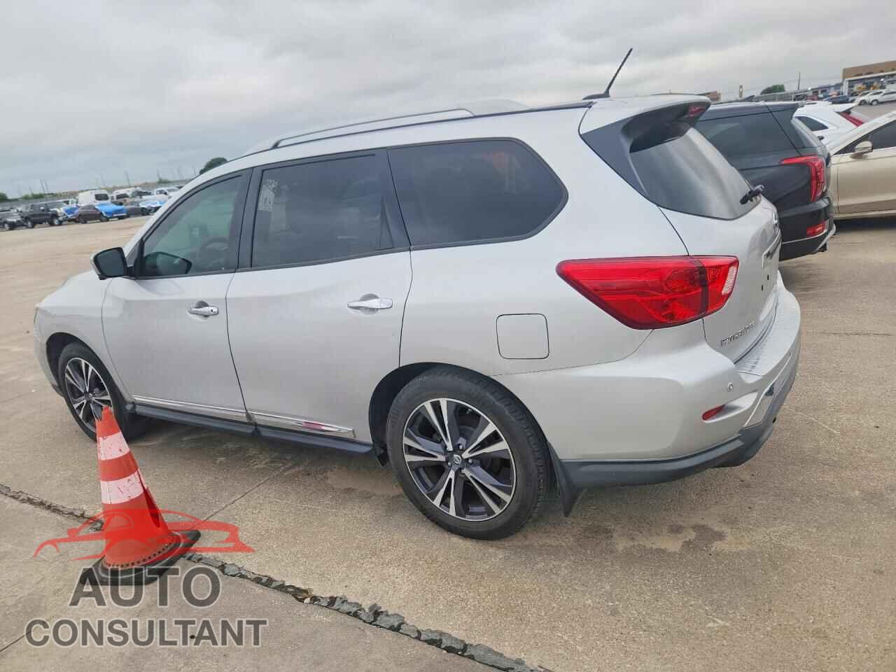 NISSAN PATHFINDER 2017 - 5N1DR2MN5HC698247